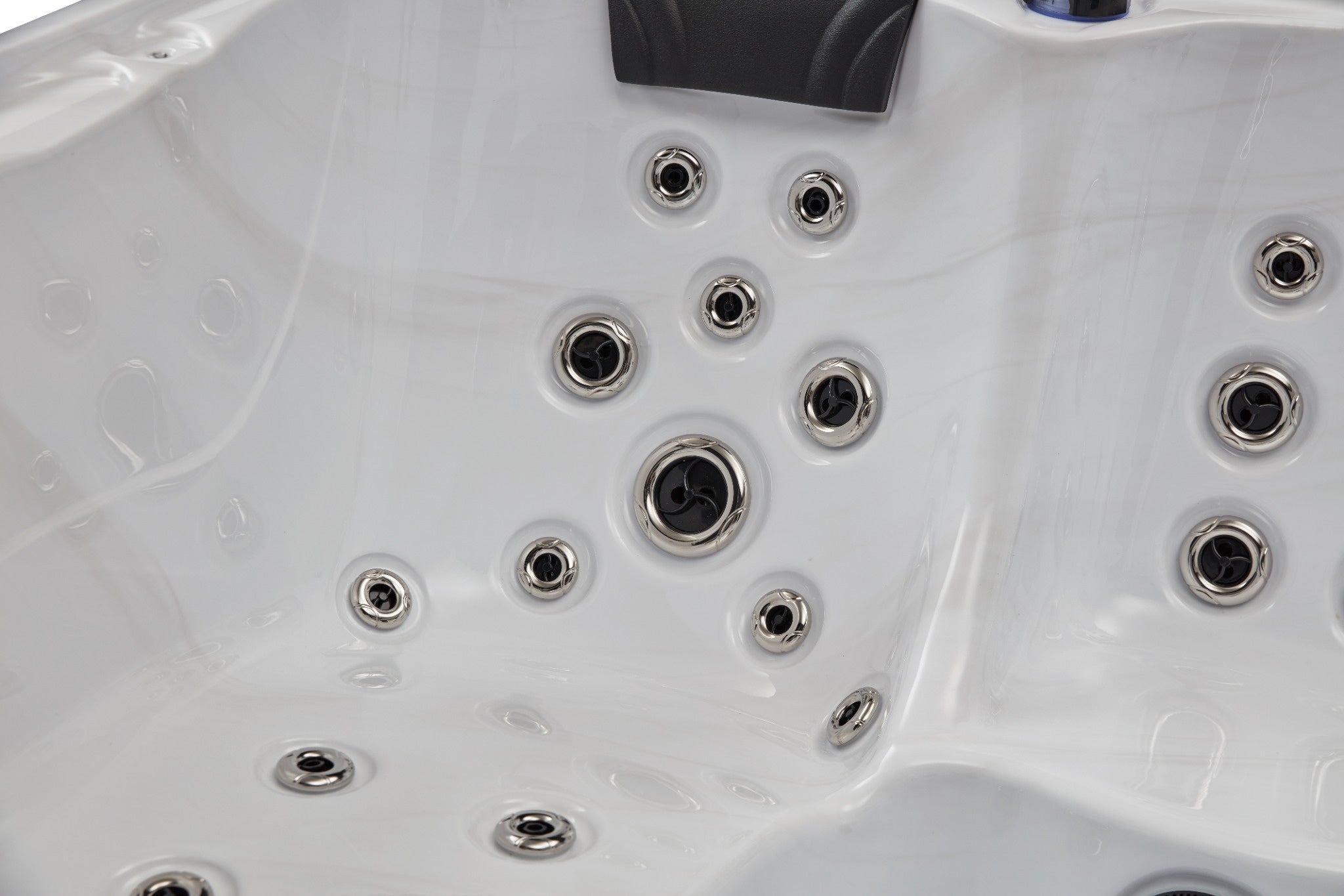 Luxury Spas Victoria 6-Person Hot Tub