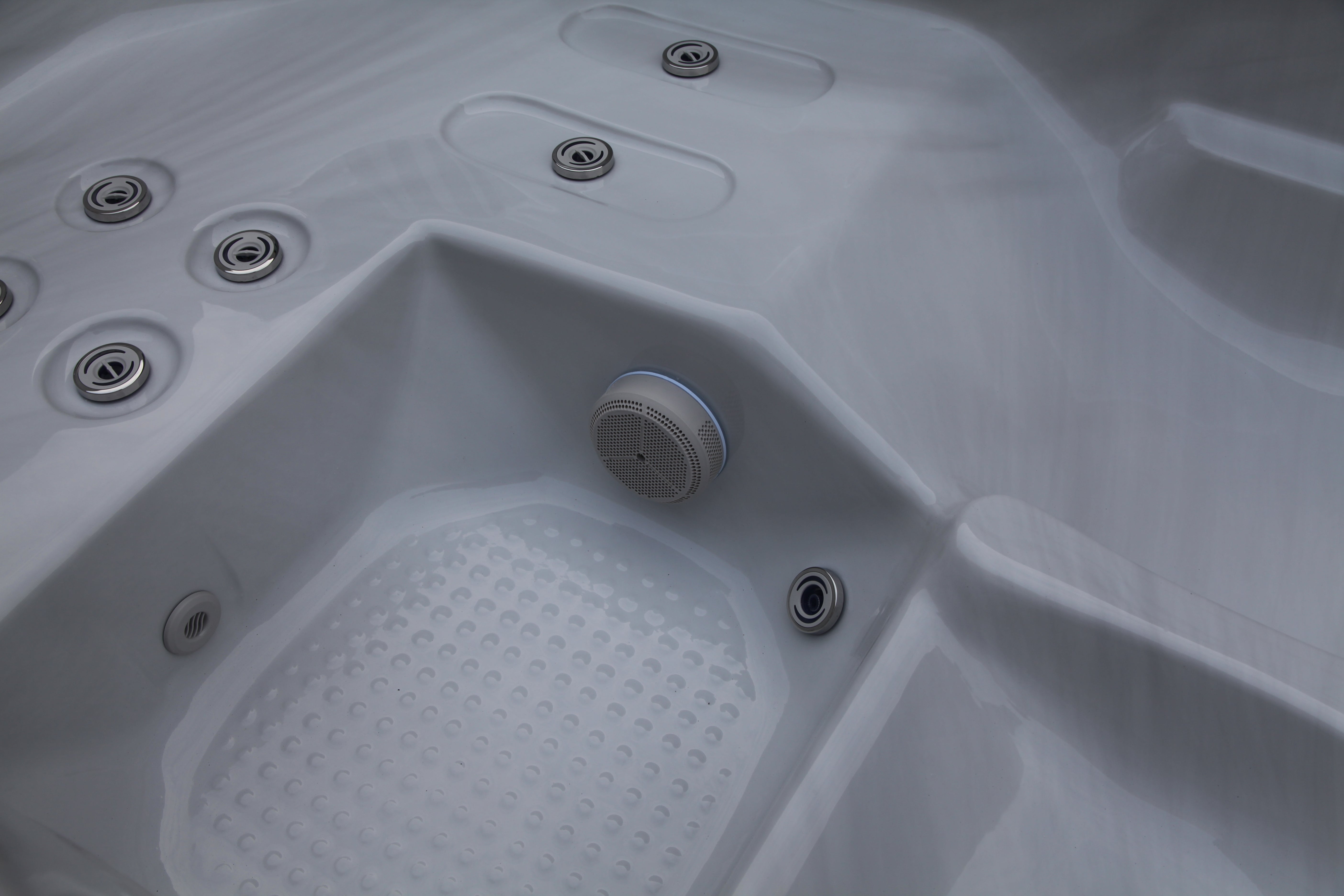 Sierra Spas Solace 120V/240V Hybrid 3 Person Plug N Play Hot Tub