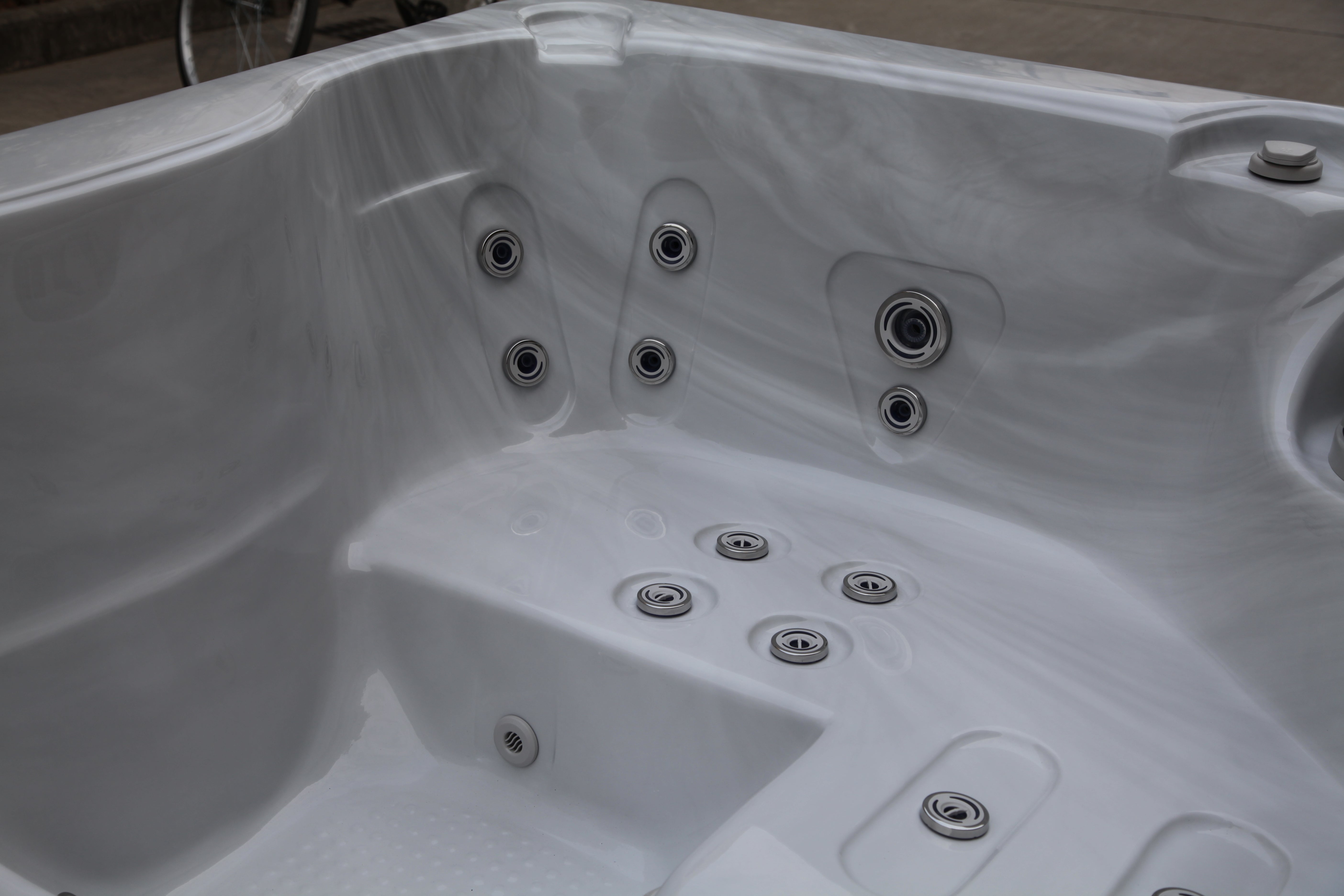Sierra Spas Solace 120V/240V Hybrid 3 Person Plug N Play Hot Tub
