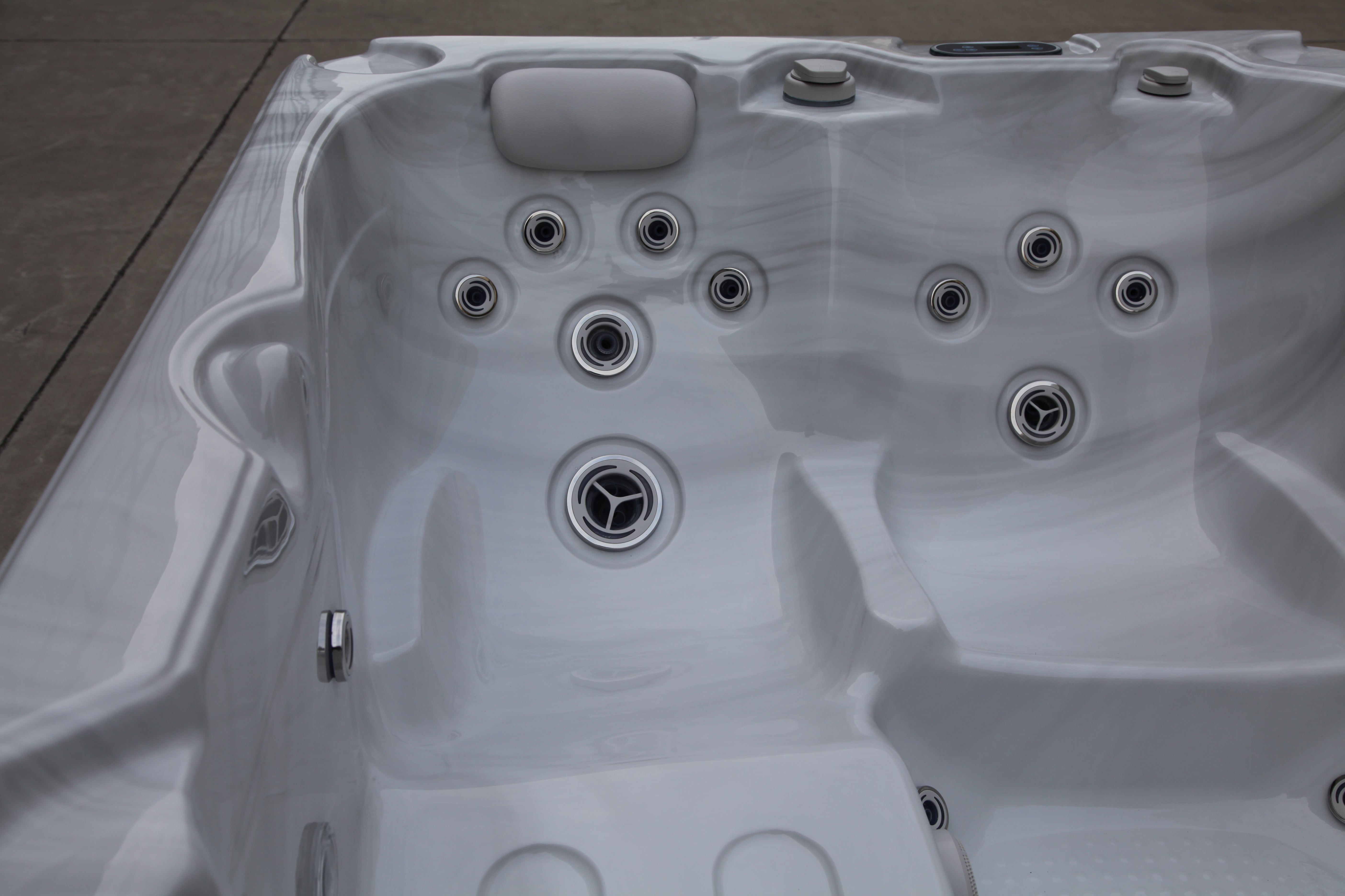 Sierra Spas Solace 120V/240V Hybrid 3 Person Plug N Play Hot Tub