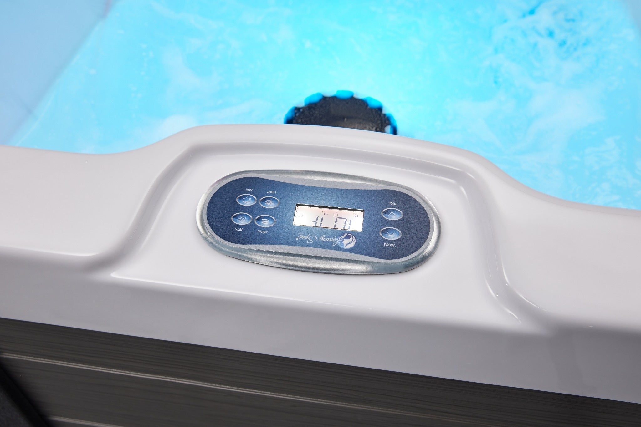 Luxury Spas Regal 4-Person Hot Tub