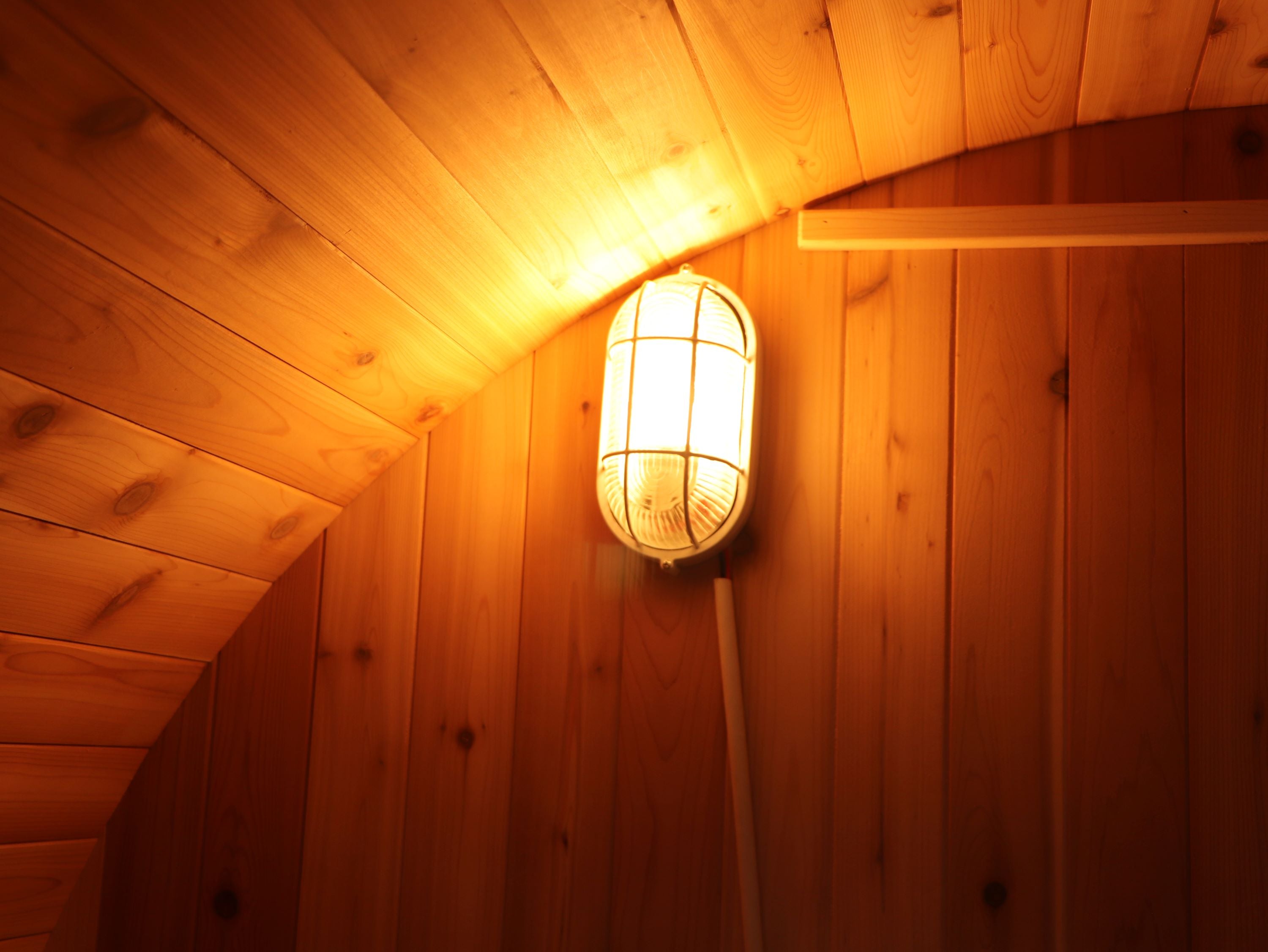 SunRay Aurora 2-4 Person Barrel Sauna with Harvia 6kW Heater