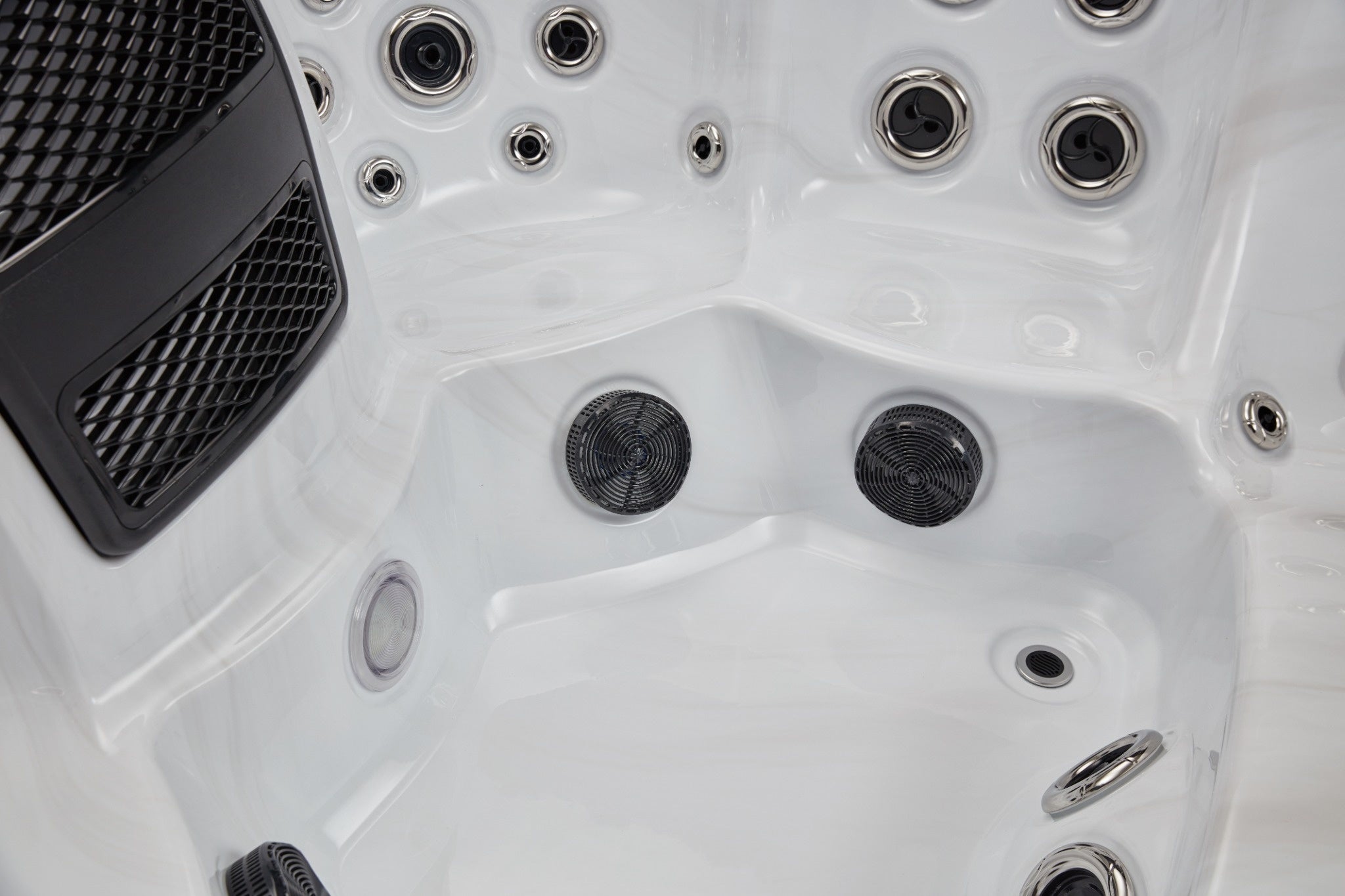 Luxury Spas Victoria 6-Person Hot Tub