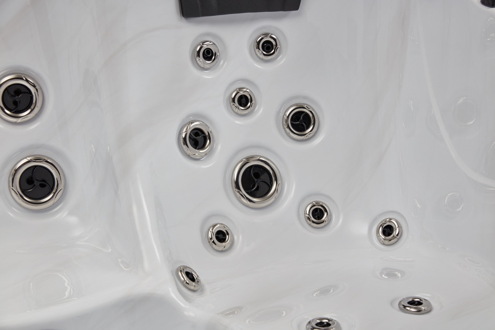 Luxury Spas Victoria 6-Person Hot Tub