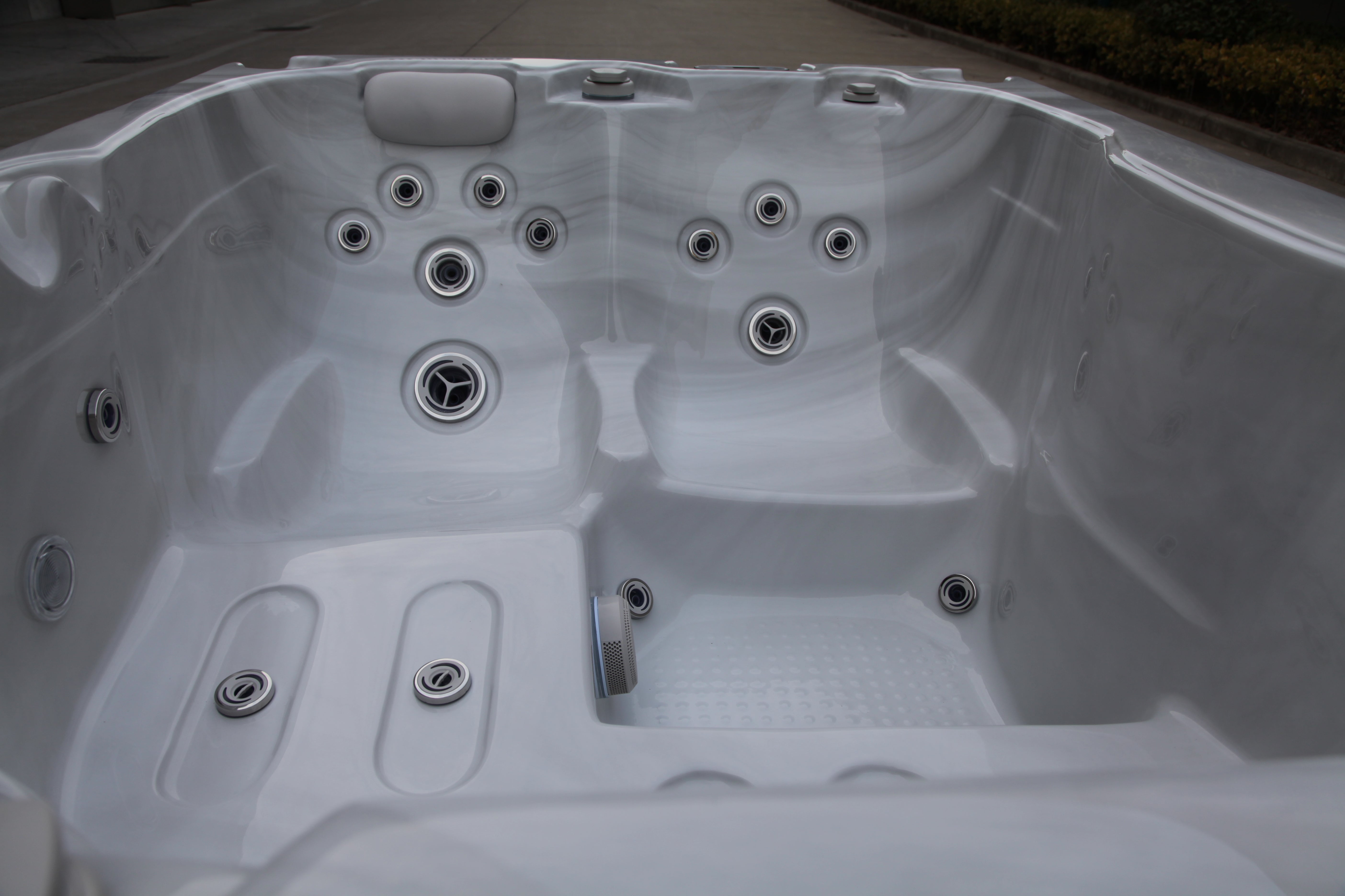 Sierra Spas Solace 120V/240V Hybrid 3 Person Plug N Play Hot Tub