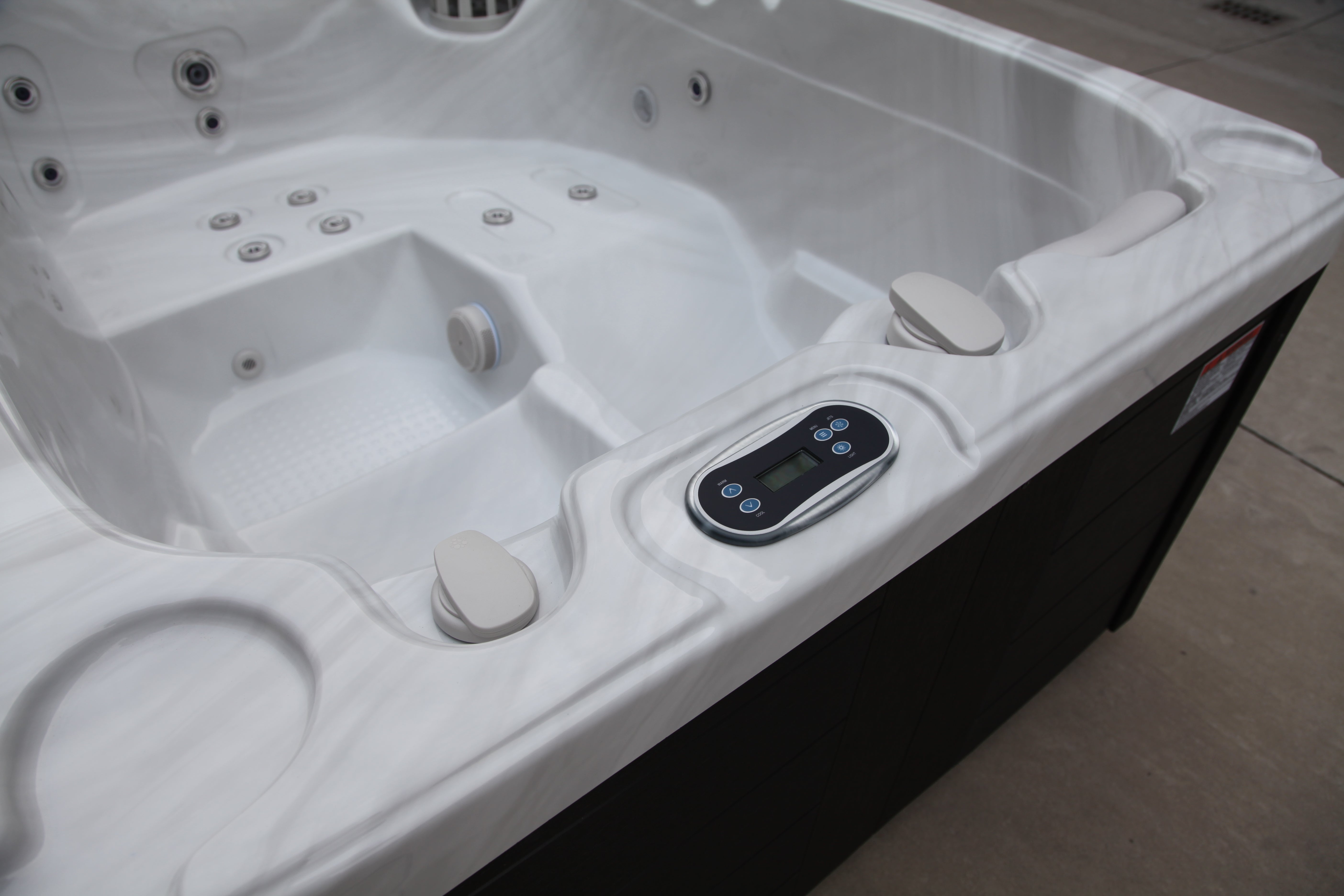 Sierra Spas Solace 120V/240V Hybrid 3 Person Plug N Play Hot Tub