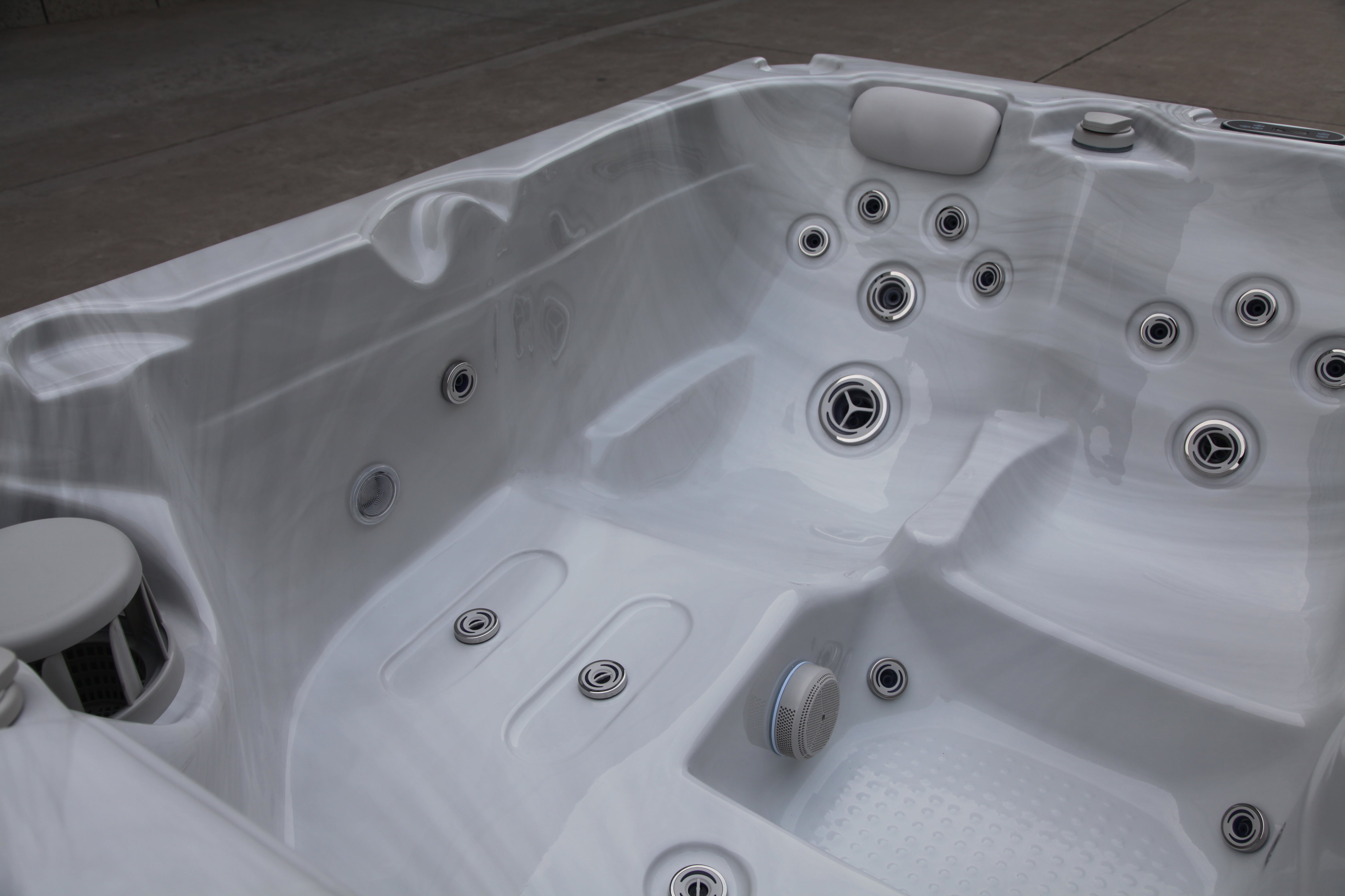 Sierra Spas Solace 120V/240V Hybrid 3 Person Plug N Play Hot Tub