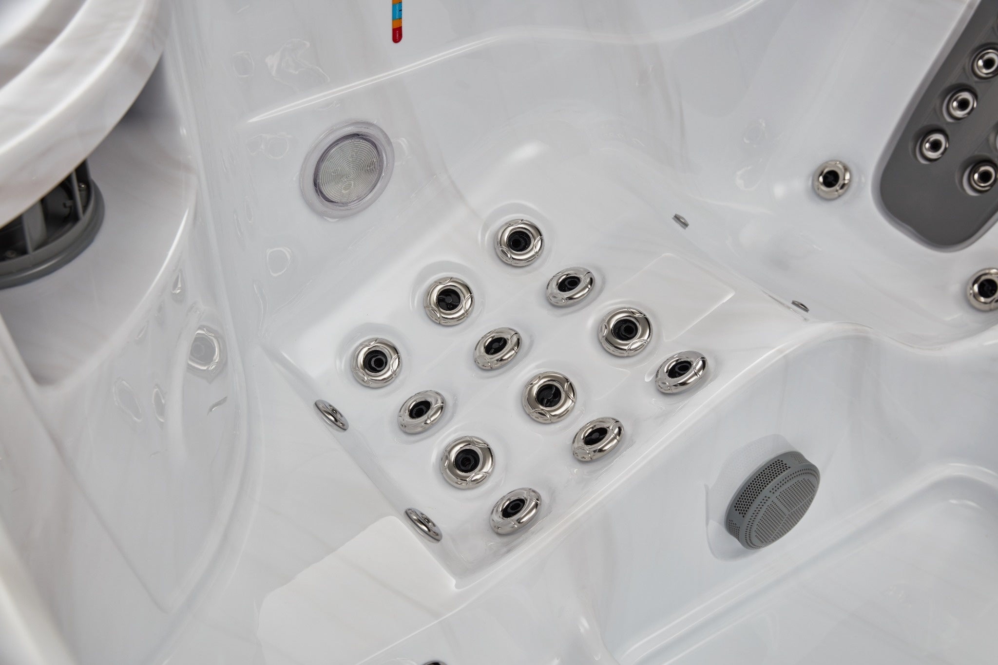 Luxury Spas Infinity 5-Person Hot Tub